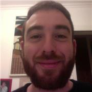 Ragazzo di 36 anni, diploma di liceo classico e laureato in Letteratura Musica e Spettacolo con 110 e lode